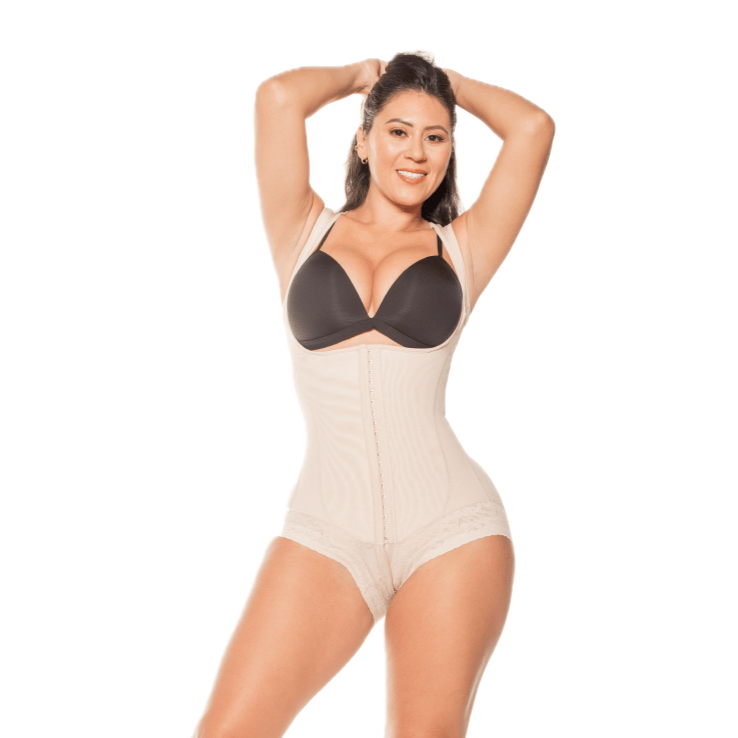 Deslumbrante  body  faja cachetera