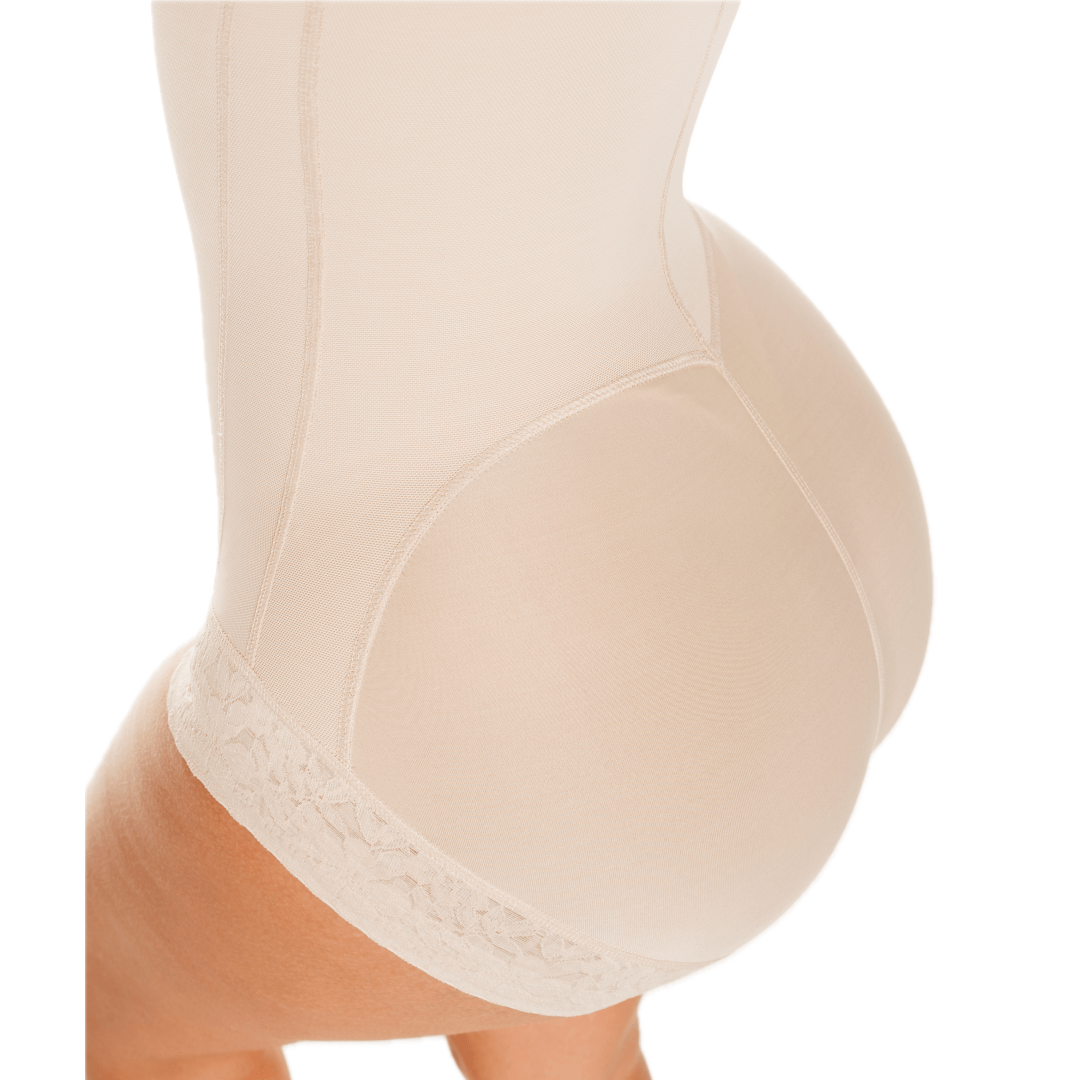 Deslumbrante  body  faja cachetera